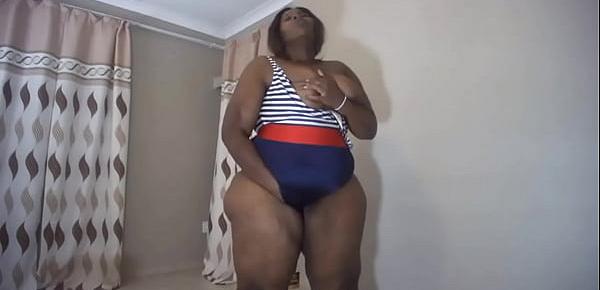  Thick South African BBW gets down and dirty during live cam show